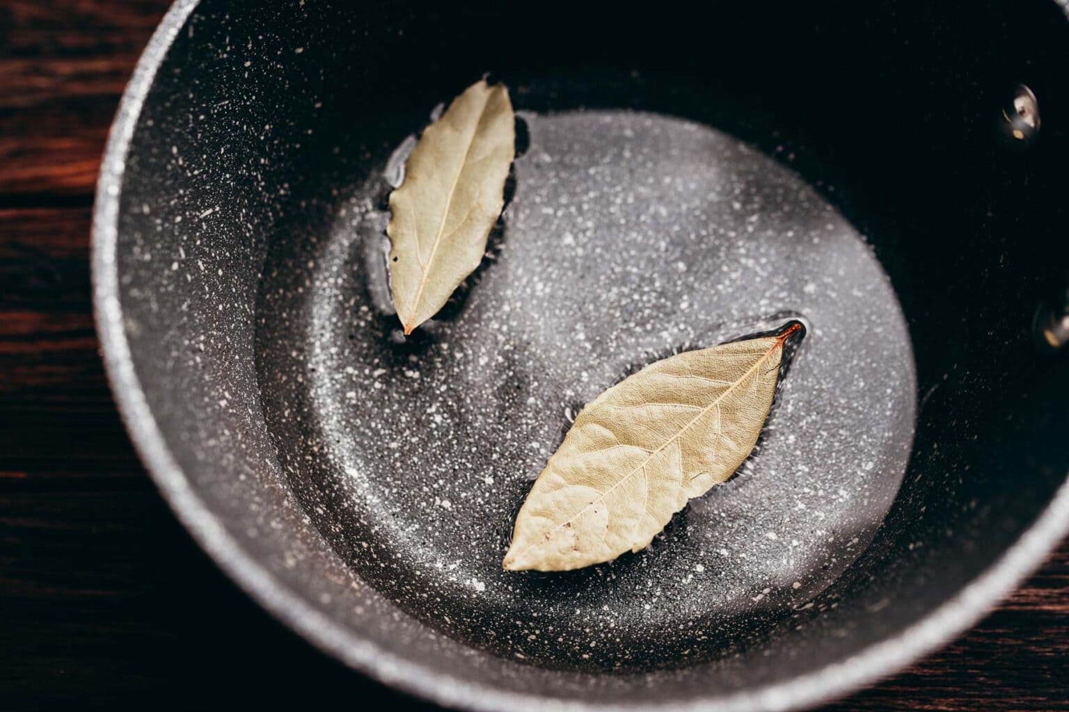 How to Make Bay Leaf Tea